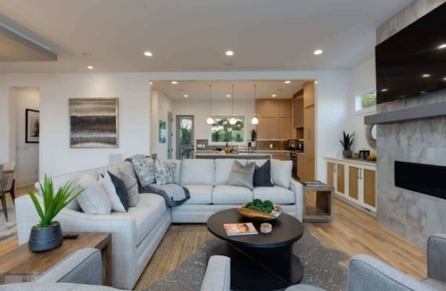Talbot's Corner House | Modern Luxury! Hot Tub,Mini Golf,Elevator,Views