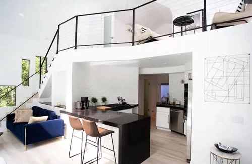 Beverly Glen House | Modern luxury house in Beverly Hills cul-de-sac