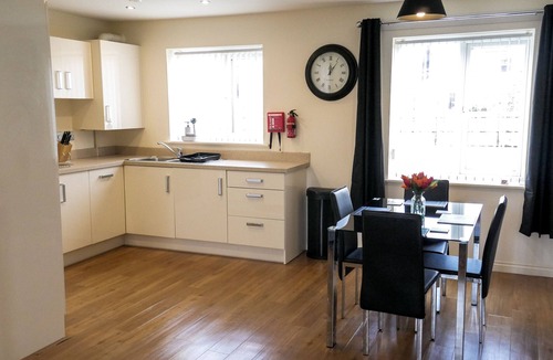 Walsall Apartment | Modern Luxury Large 2 Bed Aptartment With Free Private Parking
