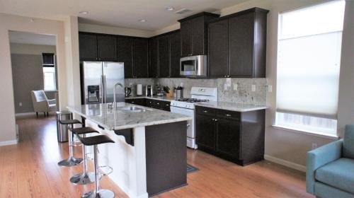 Rancho Cordova House | Modern Luxury Living, relax and enjoy your stay!