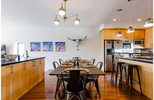 Deep Ellum Condo | Modern Luxury Loft with Stunning Dallas Views