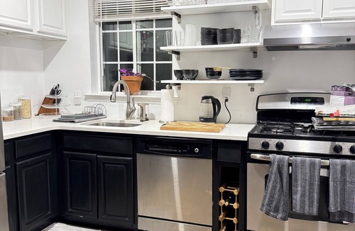 Getty Square House | Modern Luxury Loft with Artful Vibes