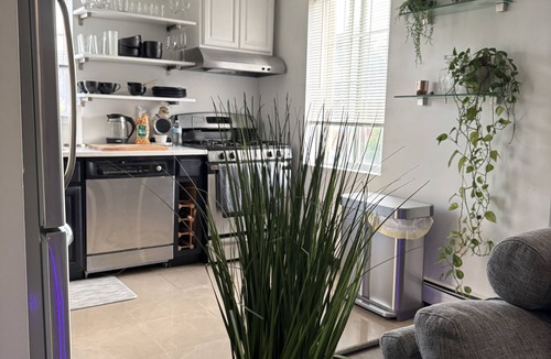 Getty Square House | Modern Luxury Loft with Artful Vibes