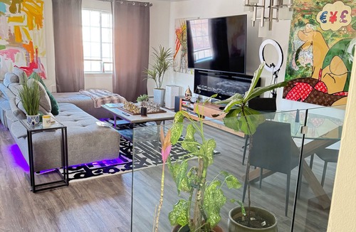 Getty Square House | Modern Luxury Loft with Artful Vibes