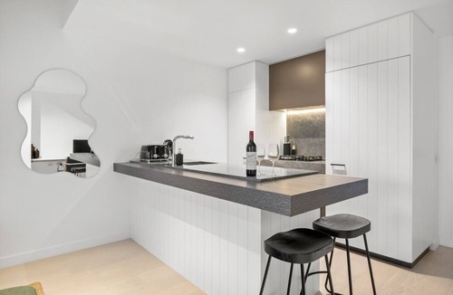 Collingwood Apartment | Modern, Luxury Oasis