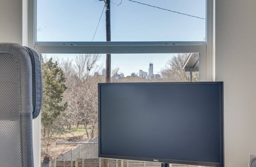 MLK House | Modern Luxury Oasis in the Heart of Austin - Private Backyard & Rooftop Deck