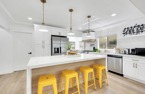 Bluff Heights House | Modern Luxury Oasis Steps from the Sand in Long Beach!