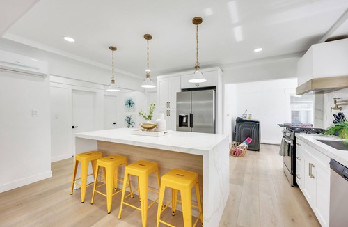 Bluff Heights House | Modern Luxury Oasis Steps from the Sand in Long Beach!