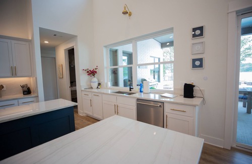Malakoff House | Modern Luxury on Cedar Creek Lake, Private Pool!