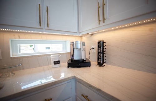 Malakoff House | Modern Luxury on Cedar Creek Lake, Private Pool!
