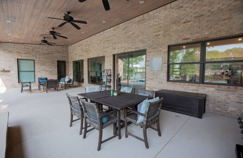 Malakoff House | Modern Luxury on Cedar Creek Lake, Private Pool!