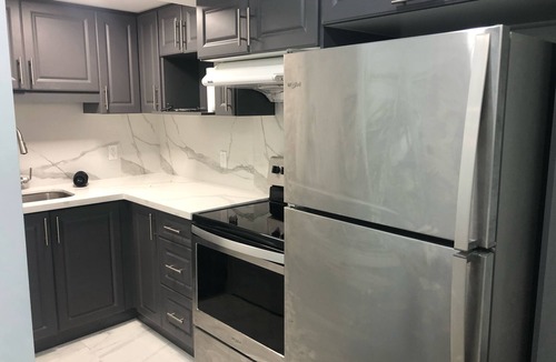 Norval Apartment | Modern Luxury Private Suite | 1+Den 1.5 Bath Parking
