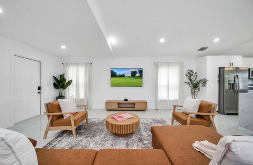 Lake Worth House | Modern Luxury Retreat - Centrally Located in WPB