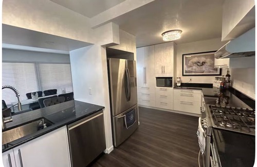 Jungle Terrace House | Modern Luxury St Pete Home w/Spacious, near Treasure Island Beach, sleeps 8