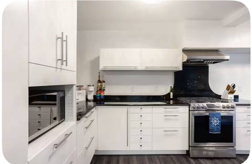 Jungle Terrace House | Modern Luxury St Pete Home w/Spacious, near Treasure Island Beach, sleeps 8