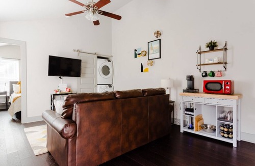 Blackshear-Prospect Hill House | MODERN & LUXURY STAY in Austin, Mins to Downtown!