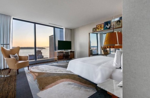 Downtown Seattle Hotel | Modern Luxury Stay in Seattle Near Dining | 3 King Suites