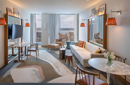 Downtown Seattle Hotel | Modern Luxury Stay in Seattle Near Dining | 3 King Suites