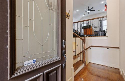 Woodlake - Briar Meadow House | Modern Luxury Townhome in Uptown Galleria