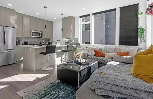 North Beacon Hill House | Modern Luxury Townhome+Rooftop Deck