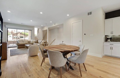 Dallas House | Modern Luxury Townhouse | Uptown & Attractions