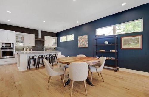 Dallas House | Modern Luxury Townhouse | Uptown & Attractions
