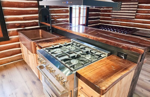 East Stroudsburg Cabin | Modern Luxury Meets Rustic Charm - Cozy Log Cabin