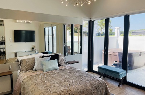 Umber View Heights House | Modern luxury vacation home