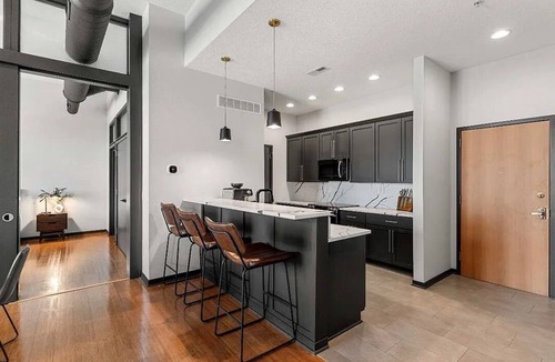 West Des Moines Condo | Modern Luxury West Des Moines Condo