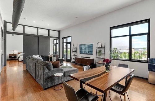 West Des Moines Condo | Modern Luxury West Des Moines Condo