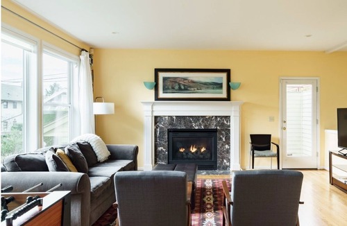 West Queen Anne House | Modern luxury with sunset views of the Puget Sound in historic Queen Anne