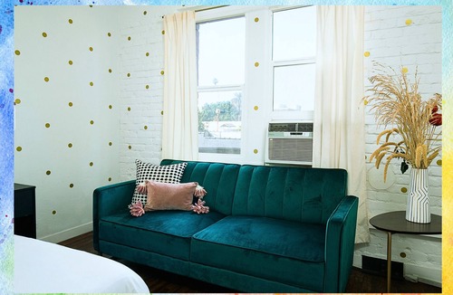 Westlake Apartment | Modern Magic: Queen Studio Retreat near DTLA!