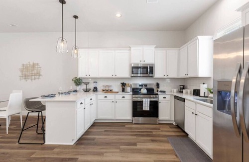 Magnolia House | Modern Magnolia Cottage | Pool & Gym Access