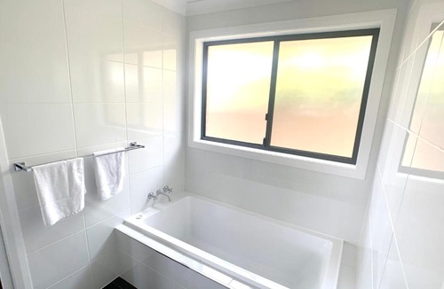 Bletchington House | Modern Majestic - everything you need - private location