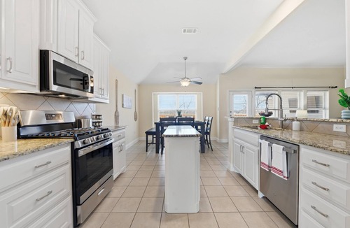 Denton House | Modern Manor 4BR Retreat