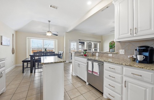 Denton House | Modern Manor 4BR Retreat