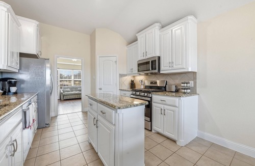 Denton House | Modern Manor 4BR Retreat