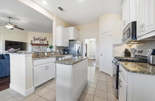 Denton House | Modern Manor 4BR Retreat