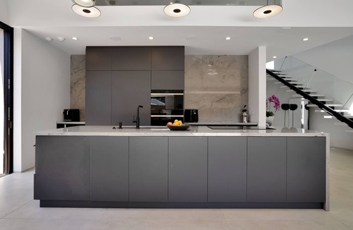 Brentwood House | Modern Manse in the Heart of Brentwood