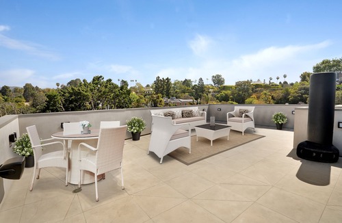Brentwood House | Modern Manse in the Heart of Brentwood