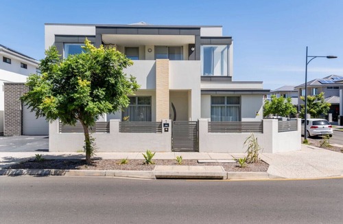 Lightsview House | Modern Mansion in Lightsview | By Host Solutions