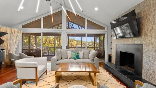 Denver House | Modern Masterpiece by AvantStay Waterfront Private Dock
