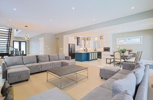 Niagara Falls Villa | Modern Masterpiece Luxury 6 Bedroom Home