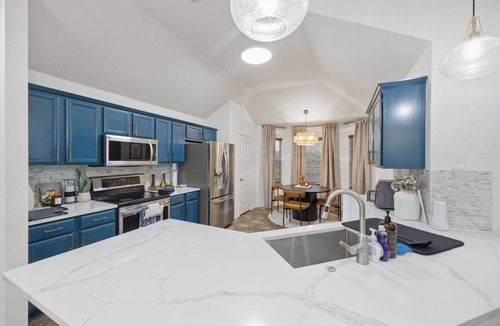McKinney House | Modern Mckinney Stay 3br Sleeps 8, Near Downtown 3 Bedroom Home