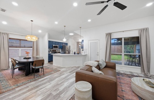 McKinney House | Modern Mckinney Stay 3br Sleeps 8, Near Downtown 3 Bedroom Home
