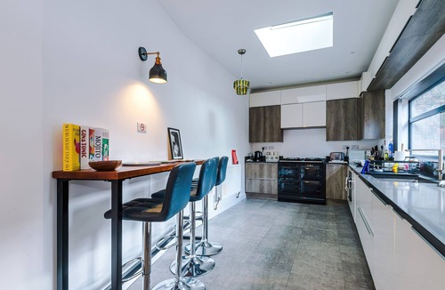 Northern Quarter House | Modern MCR 3BR Home Games 2.5 Baths Sleeps 8