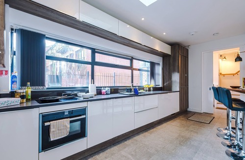 Northern Quarter House | Modern MCR 3BR Home Games 2.5 Baths Sleeps 8