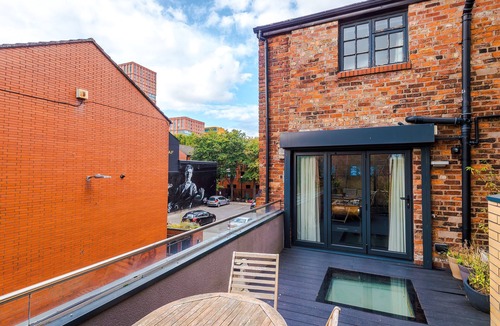 Northern Quarter House | Modern MCR 3BR Home Games 2.5 Baths Sleeps 8