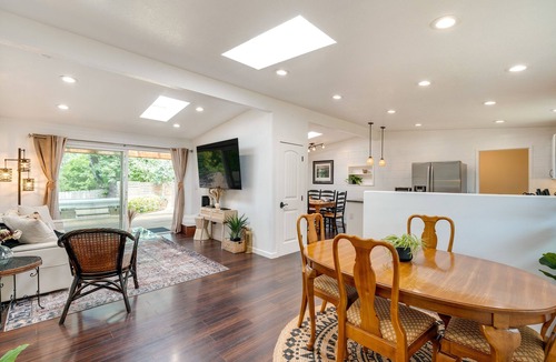 Meadow Vista House | Modern Meadow Vista Vacation Home w/Spacious Deck