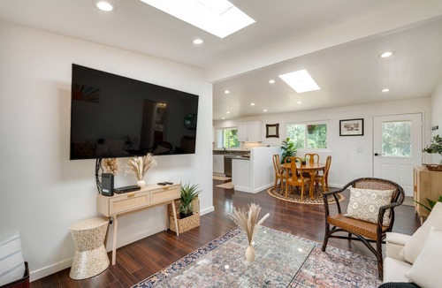 Meadow Vista House | Modern Meadow Vista Vacation Home w/Spacious Deck